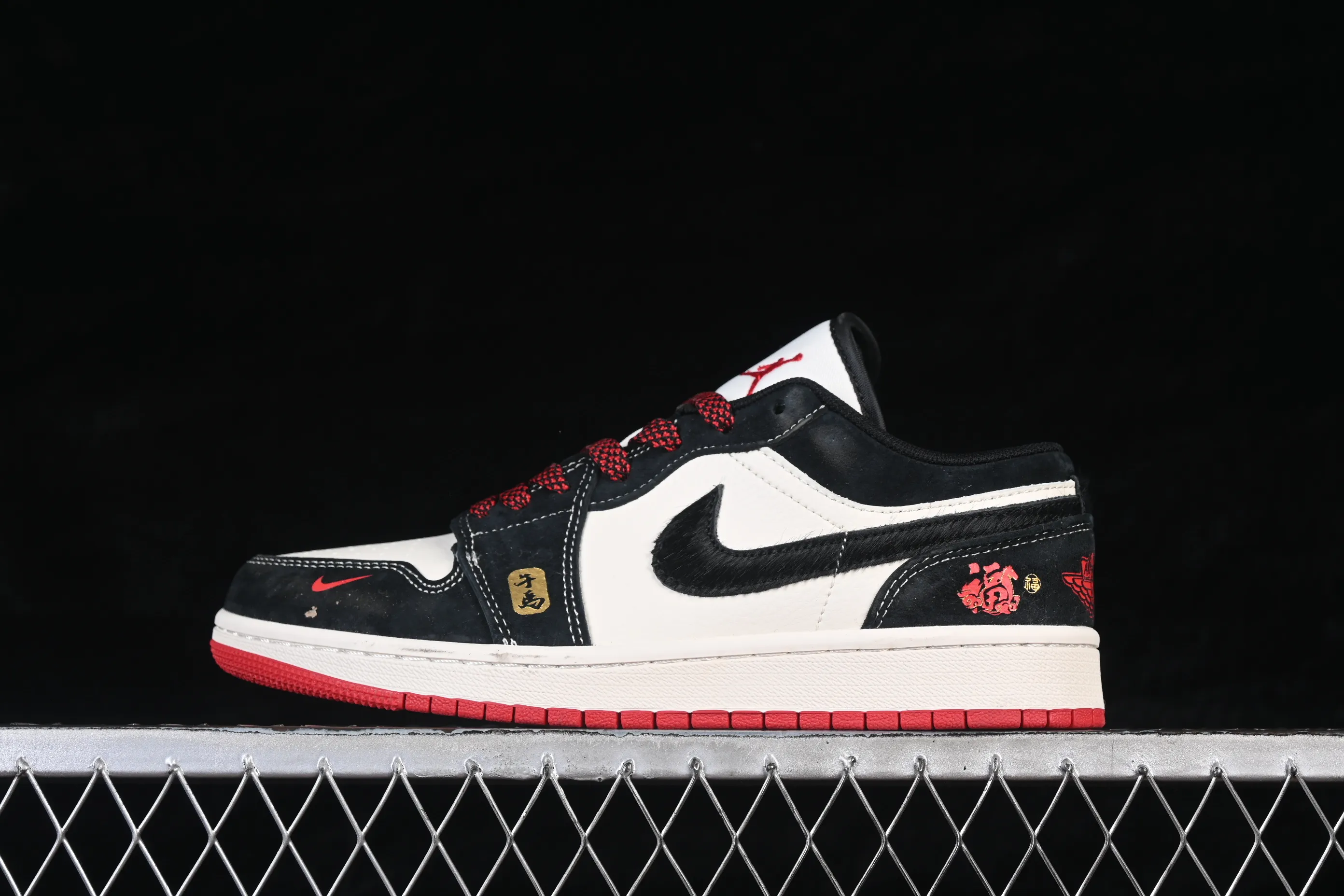 All categories Air Jordan Jordan series basketball shoes Air Jordan 1 Low High-end customized low-top sneakers Air Jordan 1 Low AJ1 Joe 1 Year of the Horse limited edition Get rich immediately High-end customized low-top retro basketball shoes MZ9588-846